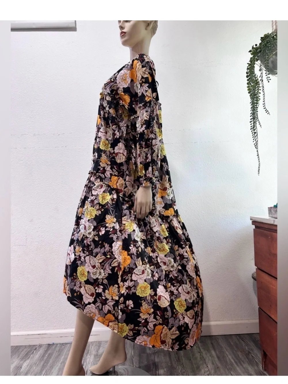 Who what wear Plus-Size Floral V-Neck High-Low Dress in Black